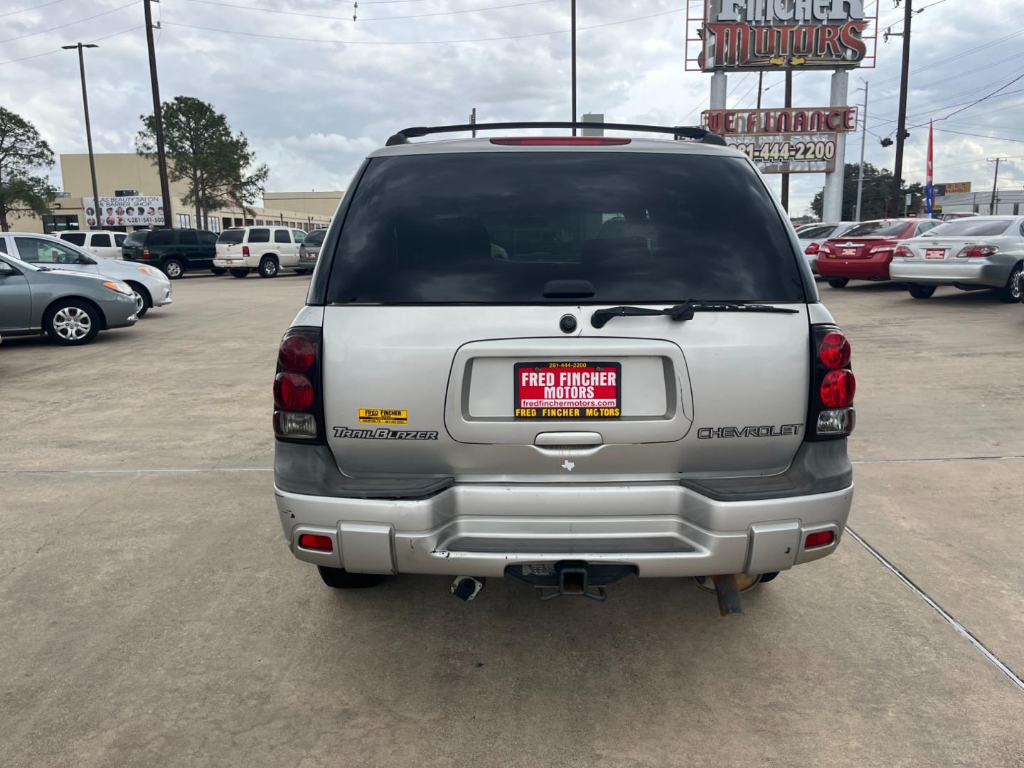 2004 SILVER /black Chevrolet TrailBlazer LS 2WD (1GNDS13S242) with an 4.2L L6 DOHC 24V engine, 4-Speed Automatic Overdrive transmission, located at 14700 Tomball Parkway 249, Houston, TX, 77086, (281) 444-2200, 29.928619, -95.504074 - Photo#5